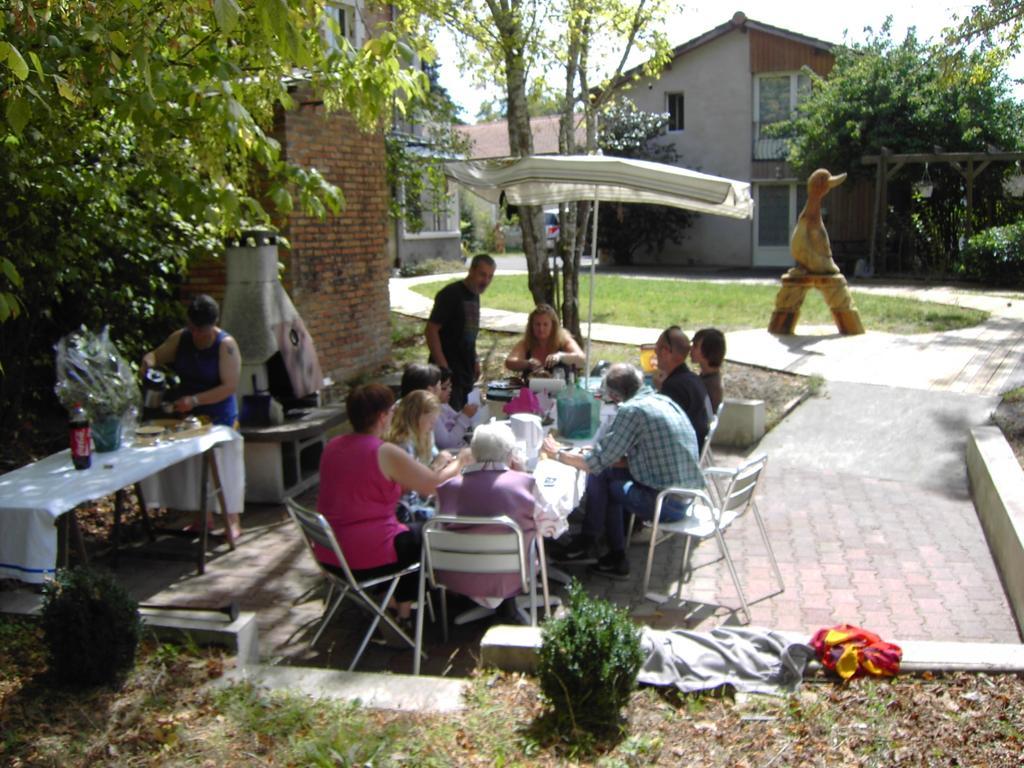 Moustey Chambres D'Hotes Au Grillon Dort מראה חיצוני תמונה